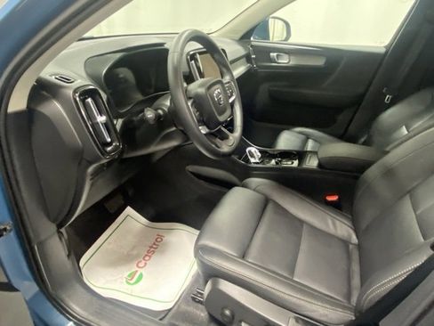 Used 2025 Volvo XC40 B5 Plus image 10