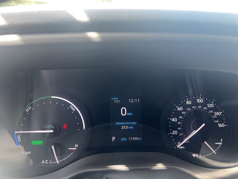 Used 2024 Toyota Sienna LE image 30