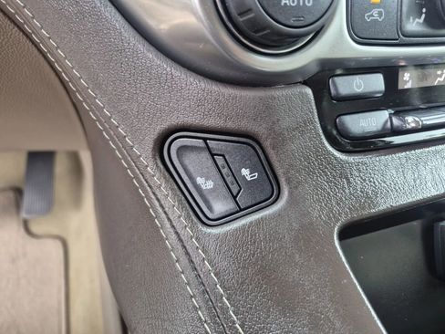 Used 2018 Chevrolet Suburban LT image 29
