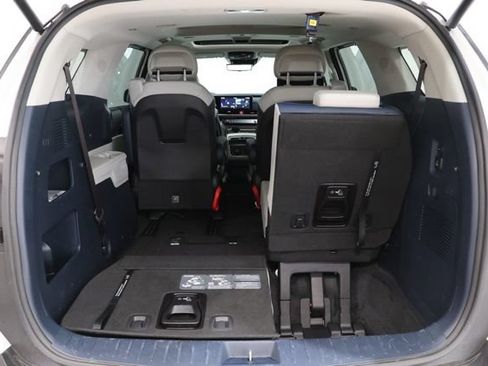 Used 2025 Kia Carnival SX Prestige FWD image 36