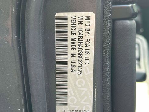 Used 2024 Jeep Grand Cherokee Altitude image 18