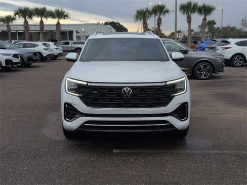 Used 2024 Volkswagen Atlas SEL Premium R-Line image 3