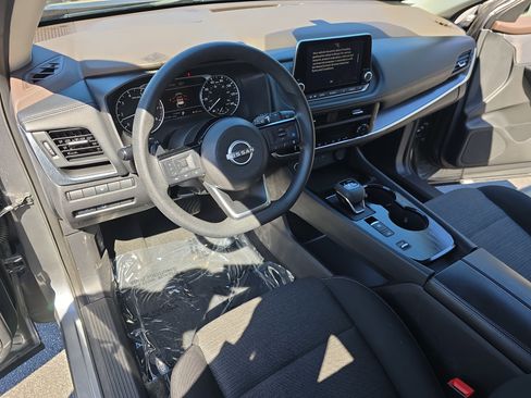 Used 2023 Nissan Rogue SV image 17