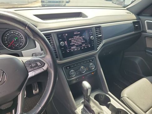 Used 2021 Volkswagen Atlas Cross Sport SE w/ Panoramic Sunroof Package FWD image 24