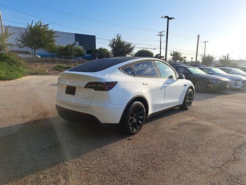 Used 2022 Tesla Model Y Long Range AWD/4WD image 5