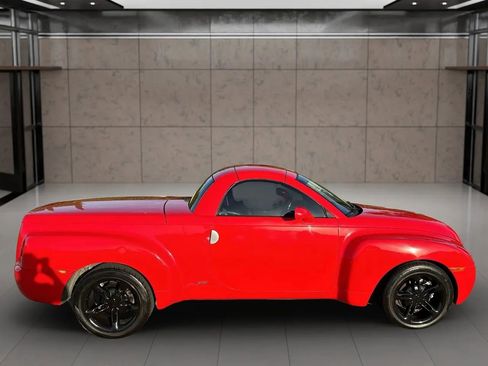 Used 2003 Chevrolet SSR w/ Preferred Equipment Group image 4