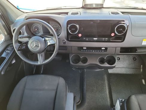 Used 2025 Mercedes-Benz Sprinter 2500 image 11