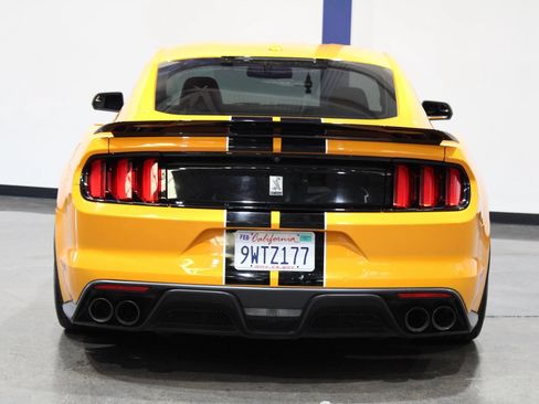 Used 2018 Ford Mustang Shelby GT350 w/ Convenience Package RWD image 17
