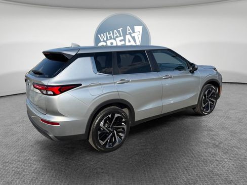 Used 2022 Mitsubishi Outlander ES AWD/4WD image 3
