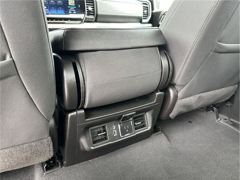 Used 2023 Chevrolet Silverado 1500 LT AWD/4WD image 18