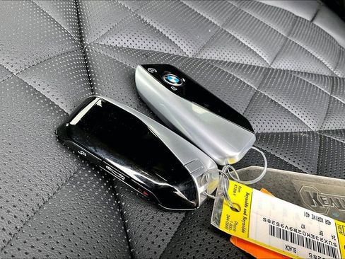 Used 2024 BMW X7 xDrive40i w/ Parking Assistance Package image 34