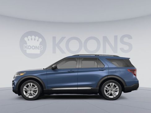 Used 2022 Ford Explorer XLT w/ Equipment Group 202A AWD/4WD image 2