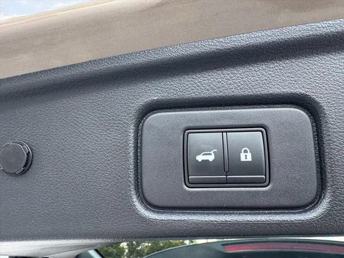 Used 2023 Nissan Pathfinder Platinum AWD/4WD image 11