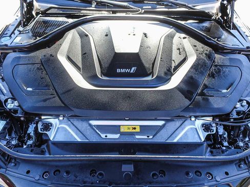 Certified 2025 BMW i4 eDrive40 w/ M Sport Package image 27