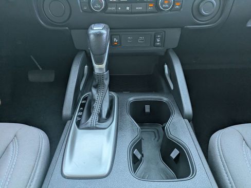 Used 2022 Nissan Frontier SV image 18