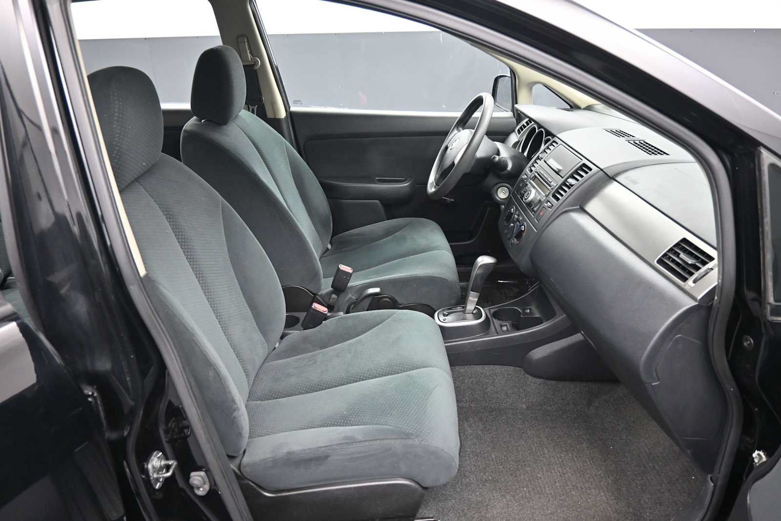 Used 2011 Nissan Versa 1.8 S FWD image 23