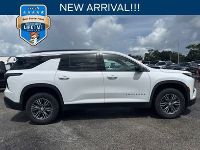 Used 2025 Chevrolet Traverse LT