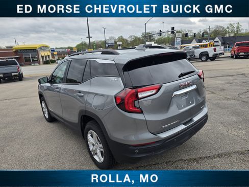 Used 2024 GMC Terrain SLE w/ Driver Convenience Package image 5