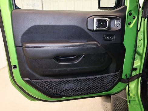 Used 2019 Jeep Wrangler Unlimited Sahara w/ Uconnect 4C Nav & Sound Group image 11