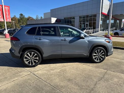 Certified 2023 Toyota Corolla Cross XLE image 8