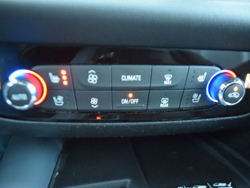 Used 2022 Buick Enclave Premium image 23