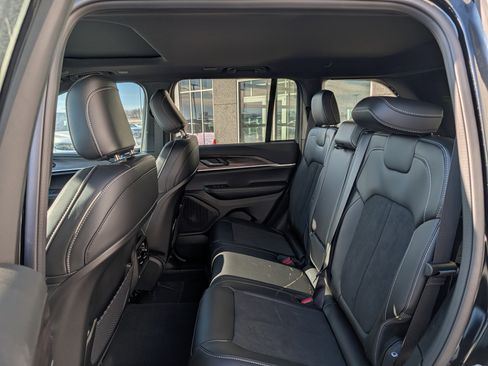 New 2026 Jeep Grand Cherokee Altitude image 6