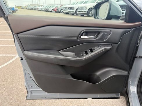 Used 2023 Nissan Rogue SL image 7