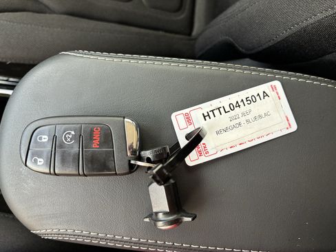 Used 2022 Jeep Renegade Latitude AWD/4WD image 29