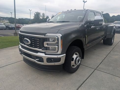 Used 2023 Ford F350 Lariat w/ Lariat Ultimate Package image 3