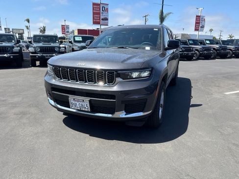 Used 2025 Jeep Grand Cherokee L Laredo RWD image 2