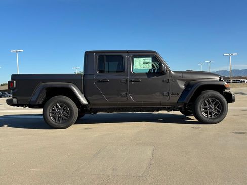 New 2026 Jeep Gladiator Sport AWD/4WD image 2