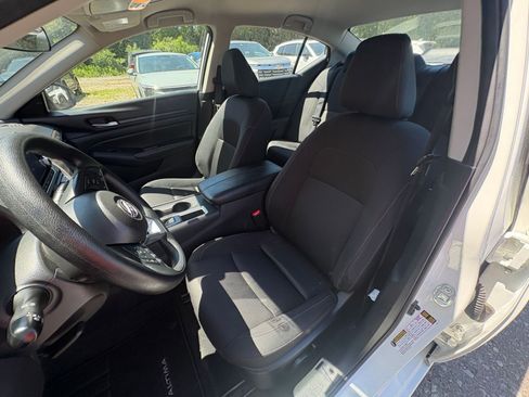 Used 2025 Nissan Altima 2.5 SV FWD image 34