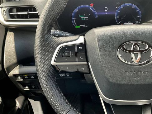Used 2025 Toyota Sienna Limited AWD/4WD image 11
