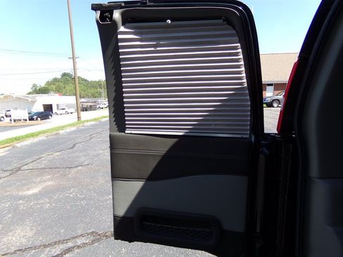 Used 2022 Chevrolet Express 2500 Extended RWD image 45
