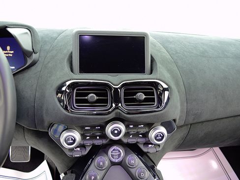 Used 2019 Aston Martin V8 Vantage Coupe image 26