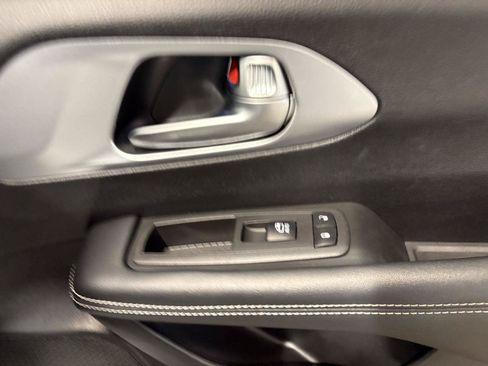 Used 2023 Chrysler Pacifica Touring-L w/ S Appearance Package FWD image 33