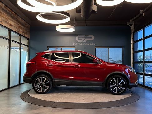 Used 2019 Nissan Rogue Sport SL image 2