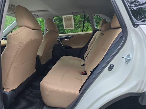 Used 2025 Toyota RAV4 XLE w/ Convenience Package FWD image 13