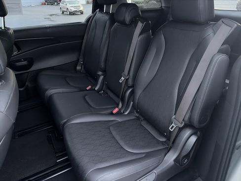 Used 2025 Kia Carnival SX w/ SX Dark Edition Package image 13