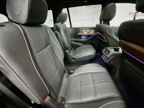 Used 2024 Mercedes-Benz GLS 580 4MATIC image 29