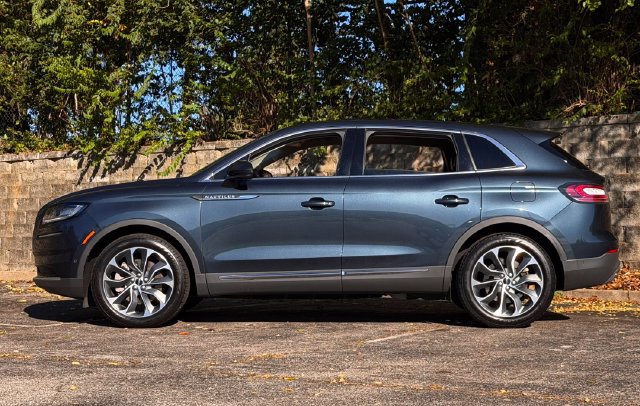 Used 2022 Lincoln Nautilus Reserve AWD/4WD image 12