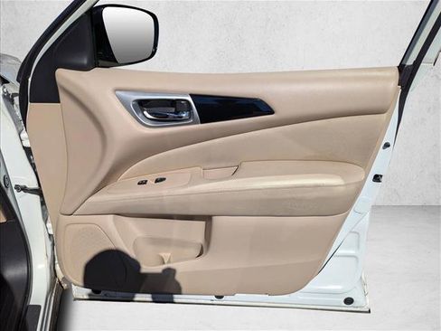 Used 2017 Nissan Pathfinder SV image 25
