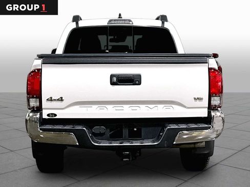 Used 2021 Toyota Tacoma SR5 AWD/4WD image 5