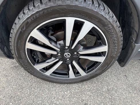 Used 2018 Nissan Kicks SR w/ Premium Package image 18