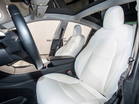 Used 2018 Tesla Model 3 Long Range image 15