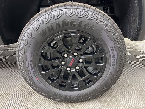 New 2026 GMC Canyon Elevation w/ Convenience Package RWD image 4