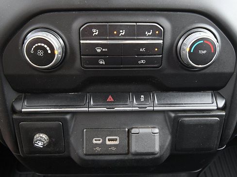 Used 2022 Chevrolet Silverado 2500 Custom AWD/4WD image 18