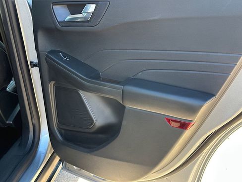 Used 2022 Ford Escape Titanium image 16