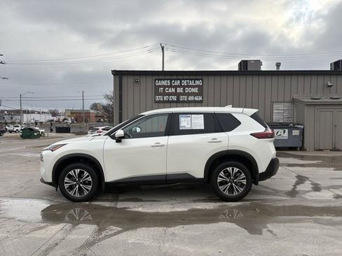 Used 2023 Nissan Rogue SV image 4