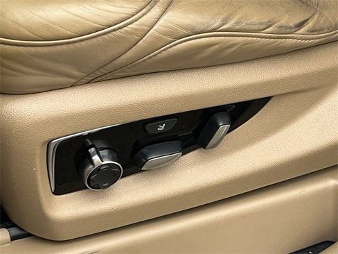 Used 2020 Cadillac Escalade Platinum image 28